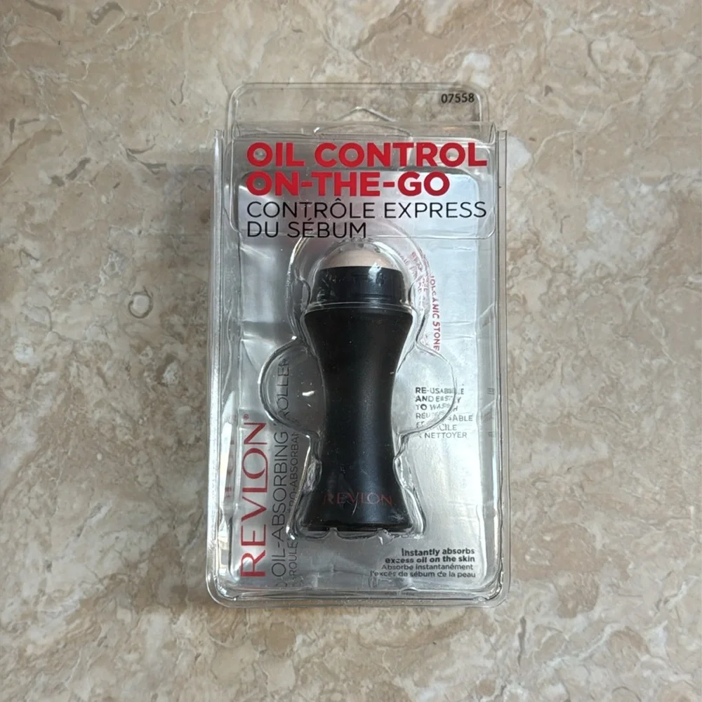 Revlon Oil-Absorbing Oil Control On the Go Volcanic Roller, 1 count NEW IN BOX